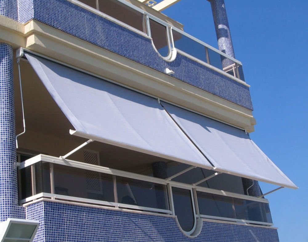 Toldo vertical estor o balcon con cofre